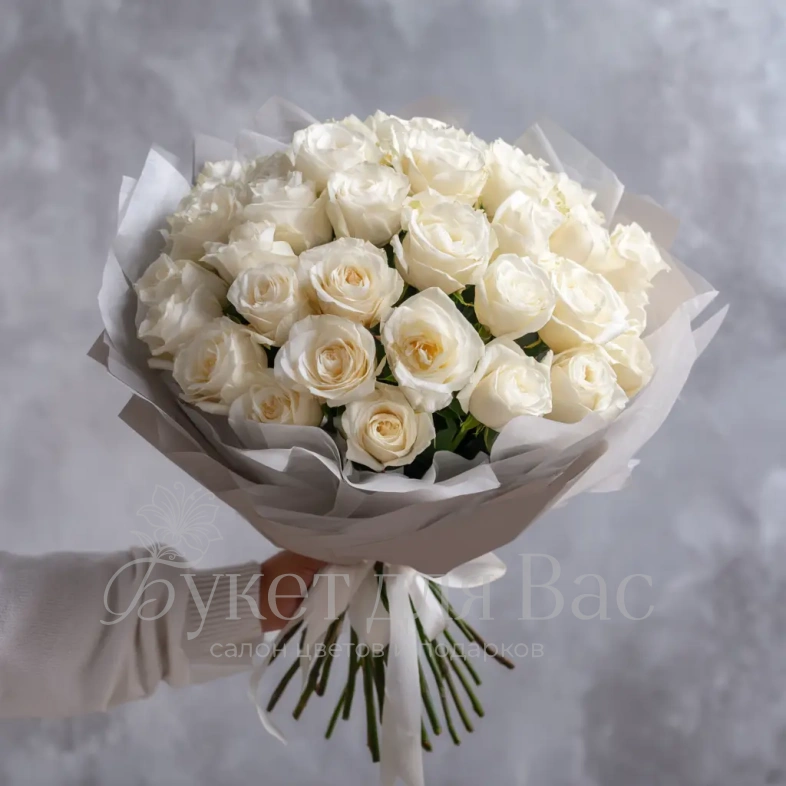 Белые розы &laquo;Туманная гладь&raquo;