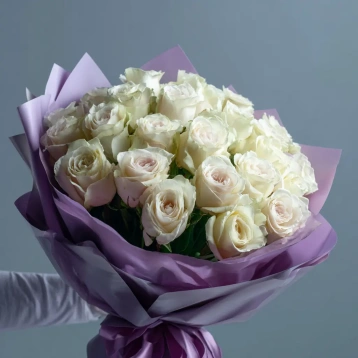 Белые розы «Нежность вечера»