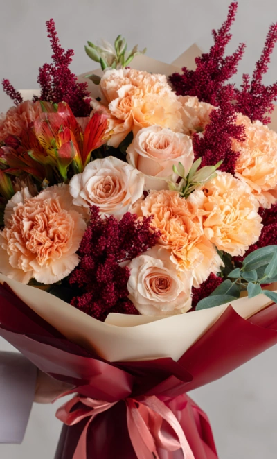 Букет с гвоздиками «Бархатный вечер»