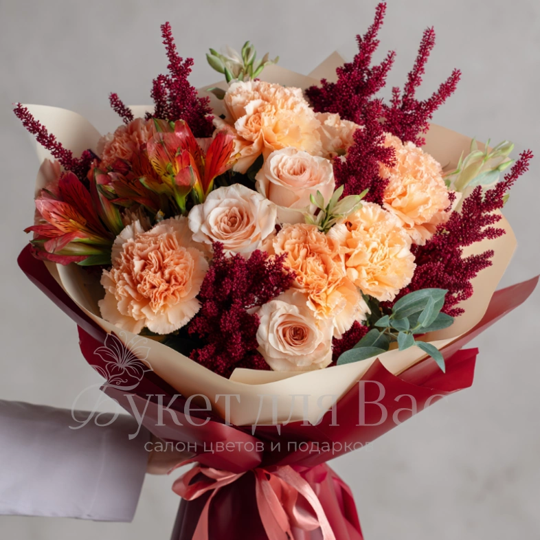 Букет с гвоздиками &laquo;Бархатный вечер&raquo;