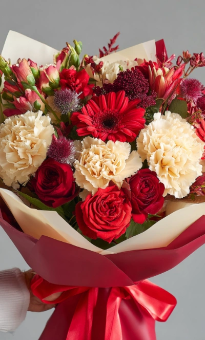 Букет с гвоздиками «Теплые объятия»