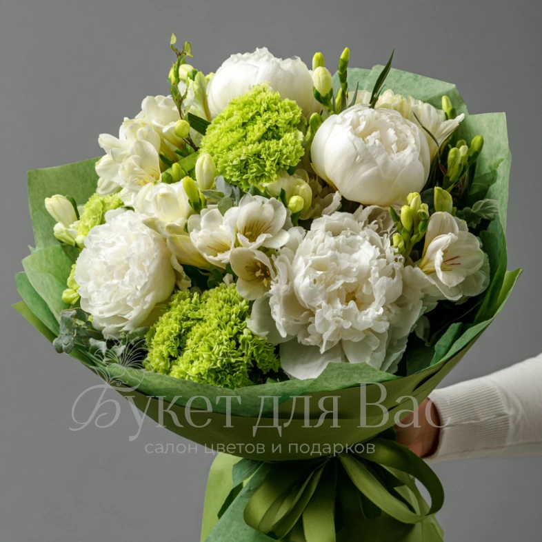 Букет с пионами &laquo;Нежный оазис&raquo;
