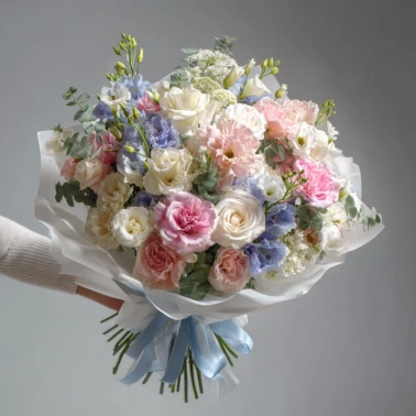 Букет с эустомами «Прозрачная весна»