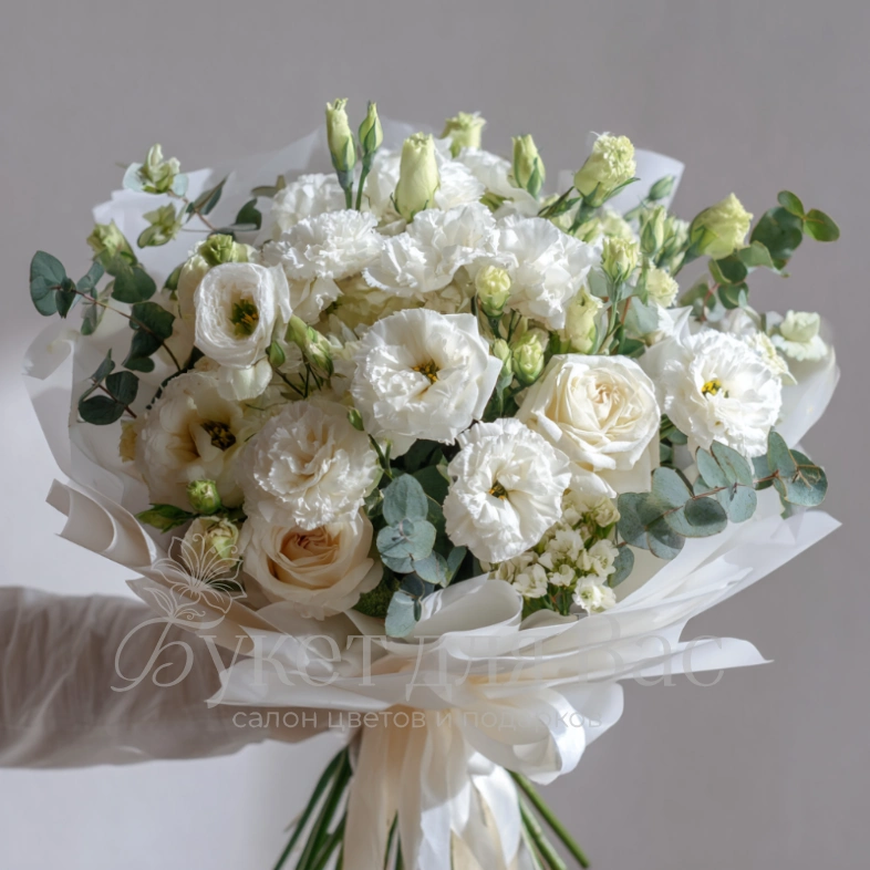 Букет с эустомами &laquo;Светлая вуаль&raquo;