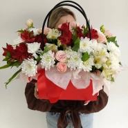 Сумочка с красно белой альстромерией 0