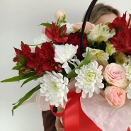 Сумочка с красно белой альстромерией 2