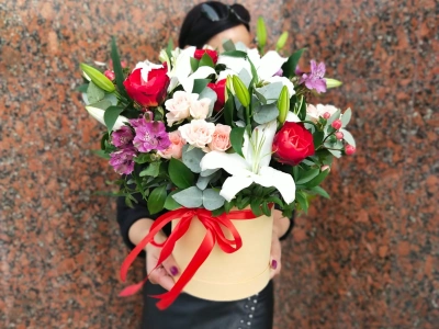 Лилия в шляпной коробке