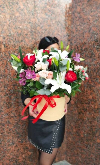 Лилия в шляпной коробке