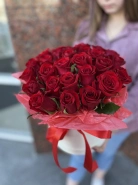 Красная Роза в шляпной коробке 0