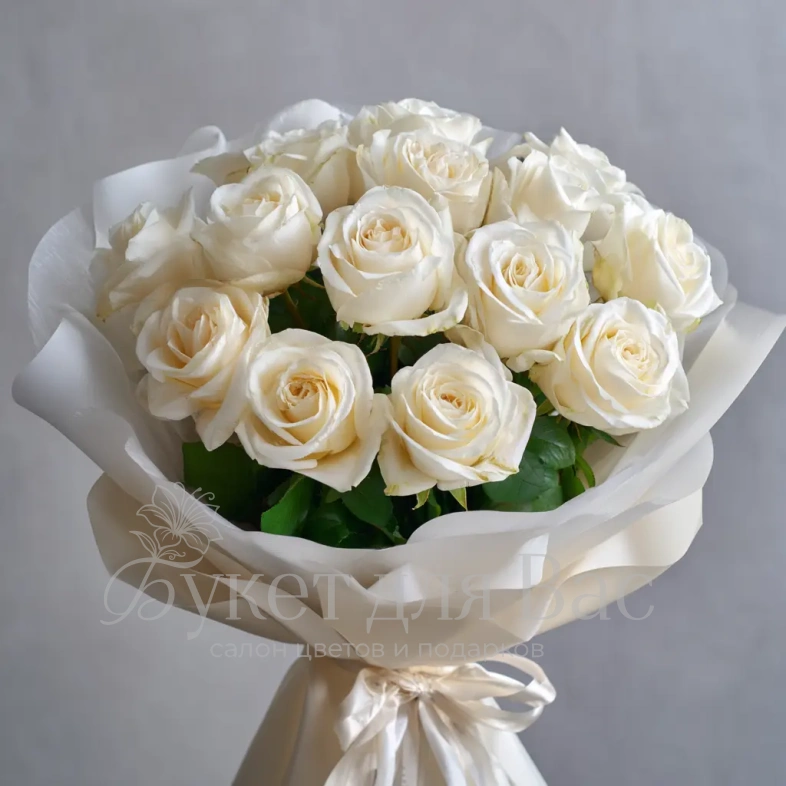 15 белых эквадорских роз 50 см