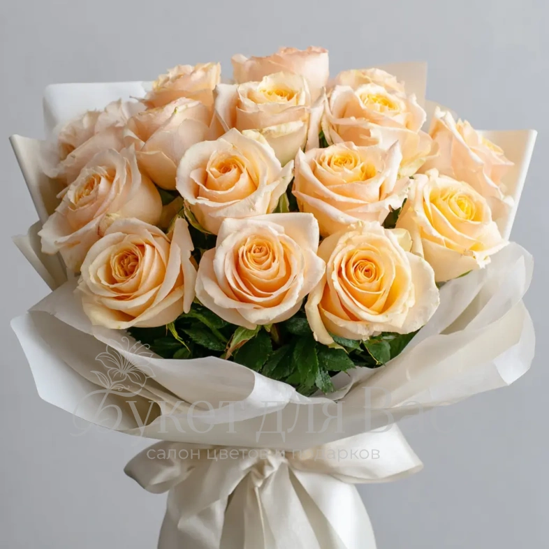 15 персиковых эквадорских роз