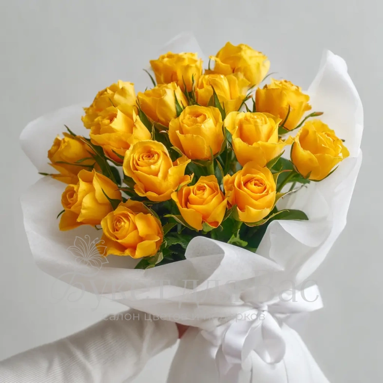 15 желтых кенийских роз 40 см