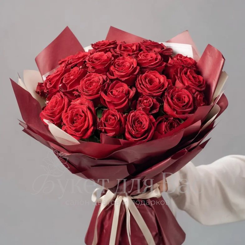 Красные розы &laquo;Искры страсти&raquo;