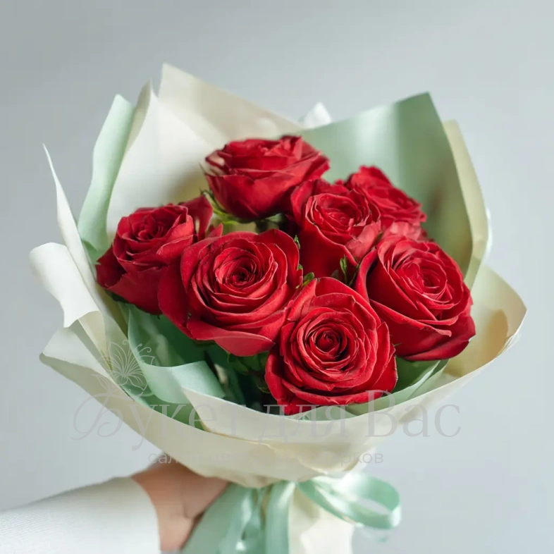 Красные розы &laquo;Летящий огонь&raquo;