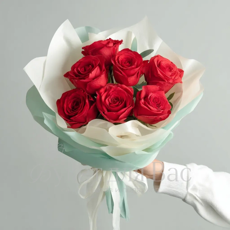 Красные розы &laquo;Летящий огонь&raquo;